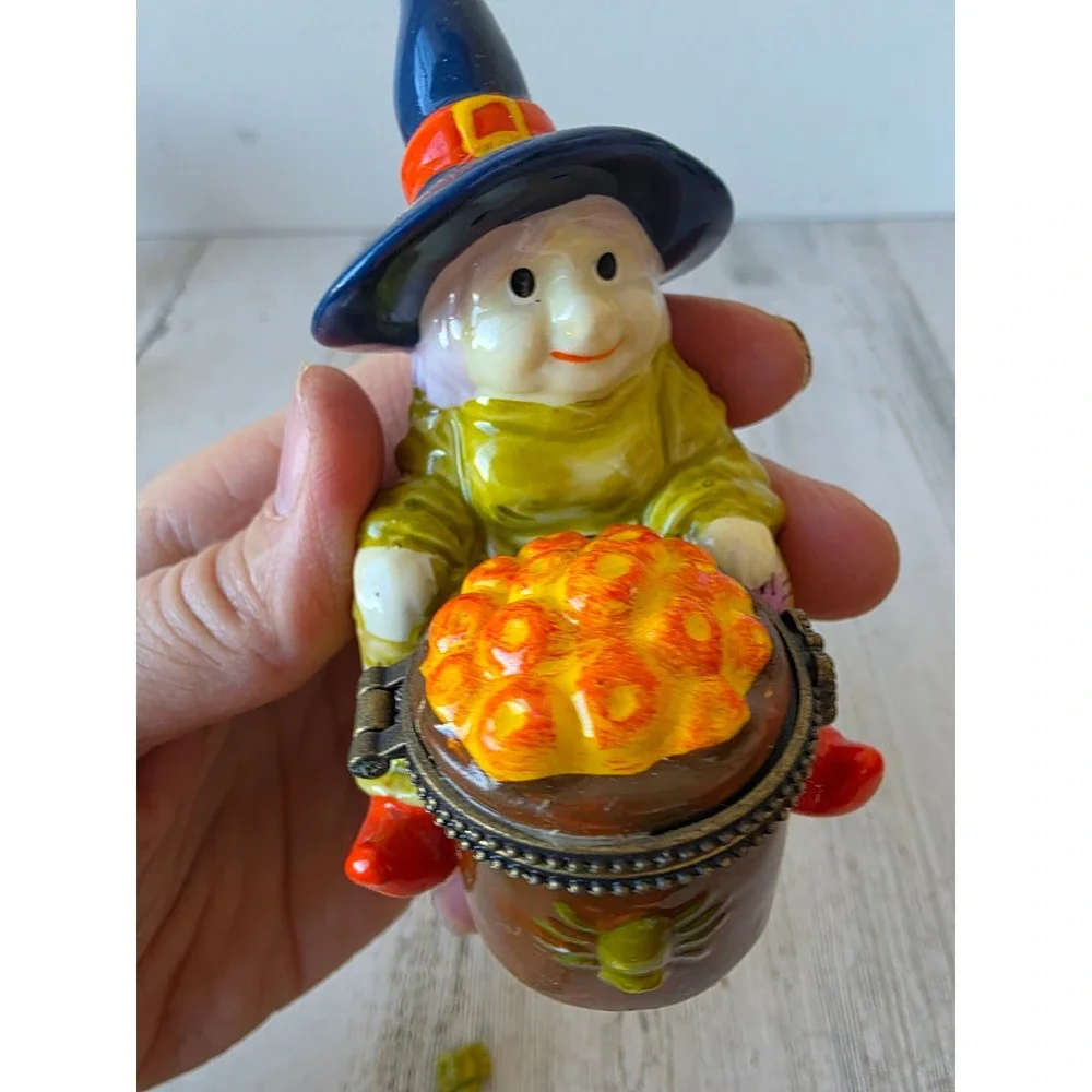 Vintage Greenbrier witch cauldron trinket box jewelry‎ spider Halloween decor